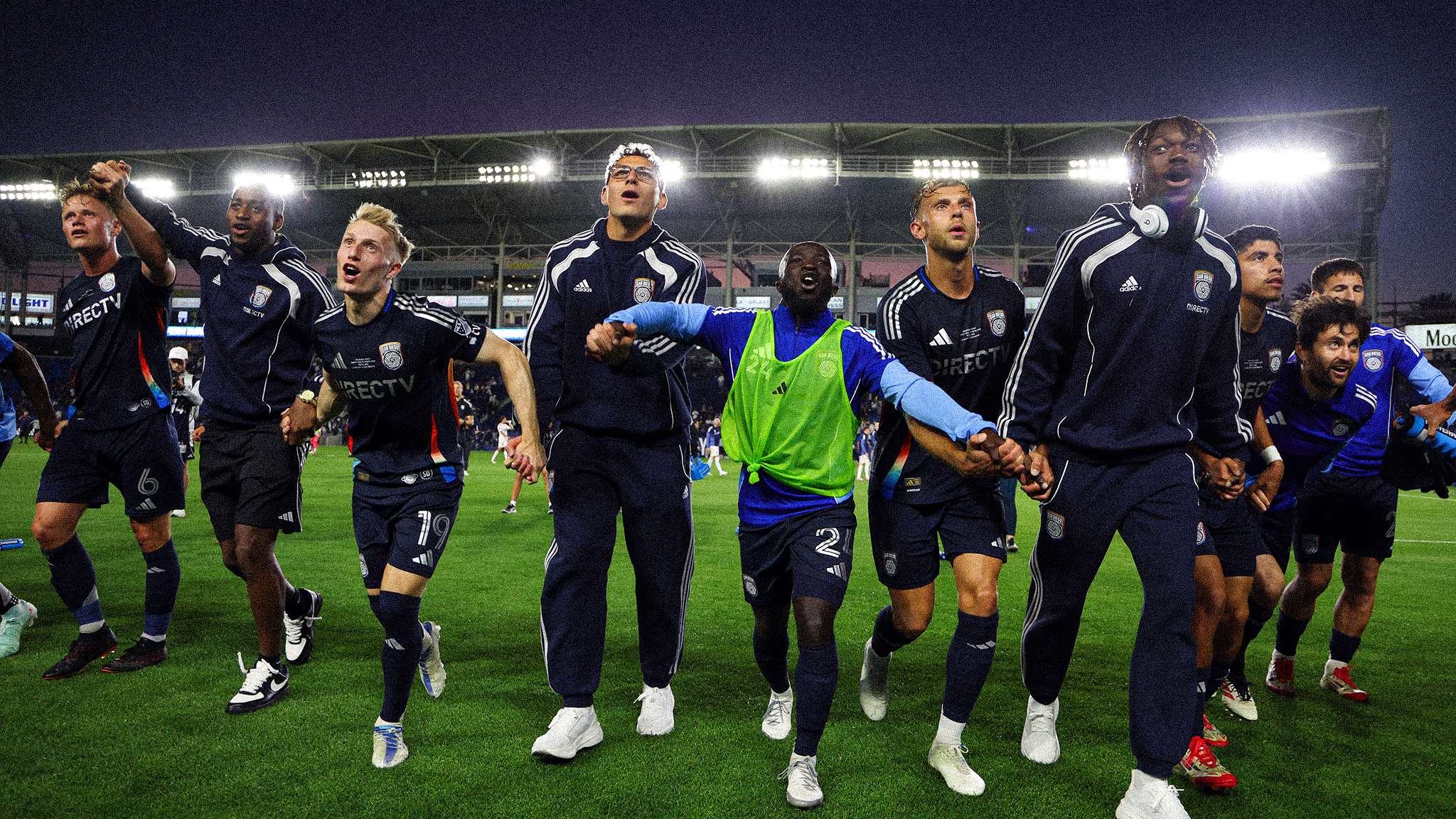 出强劲的攻 出强劲的攻